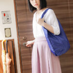 『人妻』 アパートの隣に引っ越してきたシングルマザーは、明るい雰囲気を出しながらもいつも寂しげ…新しく引っ越してきた隣人は美人なシングルマザーだった… 【FANZA】