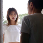 『人妻』 隣のゴミ部屋に住む無敵のモンスターおじさんに粘着乳首責めでだらしない敏感早漏体質にされた巨乳妻 美乃すずめ 【FANZA】