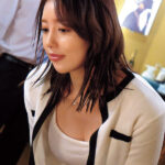 『人妻』 雨宿りに駆け込んだ思い出のホテルで…ずっとセックスレスだった妻の濡れ姿がやけに艶っぽく再燃した情欲のまま恋人同士に戻って一晩中ハメまくった 美咲かんな 【FANZA】