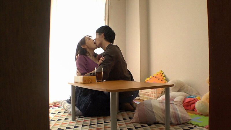 『人妻』 近所の世話好きなママ友 中年おばさんとの中出しセックス盗撮 ...