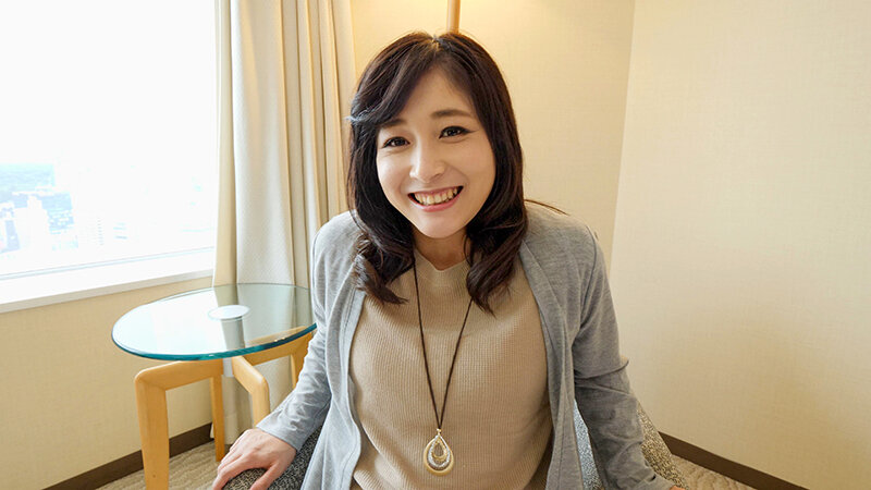 『人妻』 【個人】【熟エロ乳房】調教される48歳のドM美人妻、乳首を触...