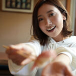 『人妻』 加美杏奈と過ごすヤリまくり温泉旅行ドキュメント！ ハメ撮り！すっぴん！ほろ酔い！エロ曝け出すハメ撮りSEX！ 【FANZA】