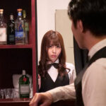 『人妻』 「店長、今日は帰らせないから…」時短営業逆NTR 閉店後、妻に隠れて密になる2人。子宮に擦り付けイキ狂う腰使いに何度も何度も中出ししてしまった僕… 朝日奈かれん 【FANZA】