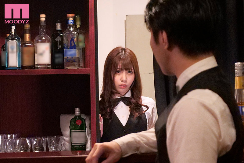 『人妻』 「店長、今日は帰らせないから…」時短営業逆NTR 閉店後、妻...