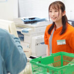 『人妻』 押しに弱いコンビニバイトの朗らか若妻を粘着セクハラで媚薬漬け！変態オヤジ店長が絶倫ナマハメ管理 キメセク中出し肉便器NTR 末広純 【FANZA】