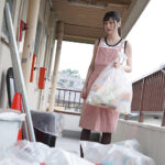 『人妻』 朝まで巨漢絶倫チ○ポで種付けプレス大絶叫ポルチオ破壊 迷惑隣人達のゴミ部屋にクレーム入れた華奢なスレンダー人妻を監禁レ×プ 藍芽みずき 【FANZA】