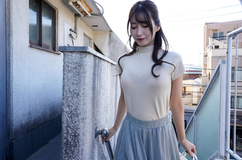 『人妻』 下の階に引っ越してきた人妻が巨乳すぎる！押しの弱さに付け込ん...