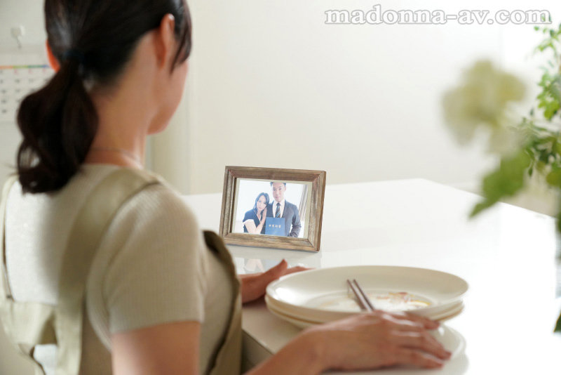 『人妻』 想い溢れる母の日―。最愛の人と、‘禁断’の中出し接吻性交。 ...