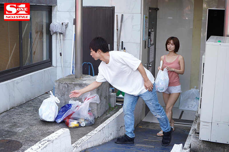 『人妻』 どうせ旦那も浮気してるし、一人くらい年下の男の子を食べたって...