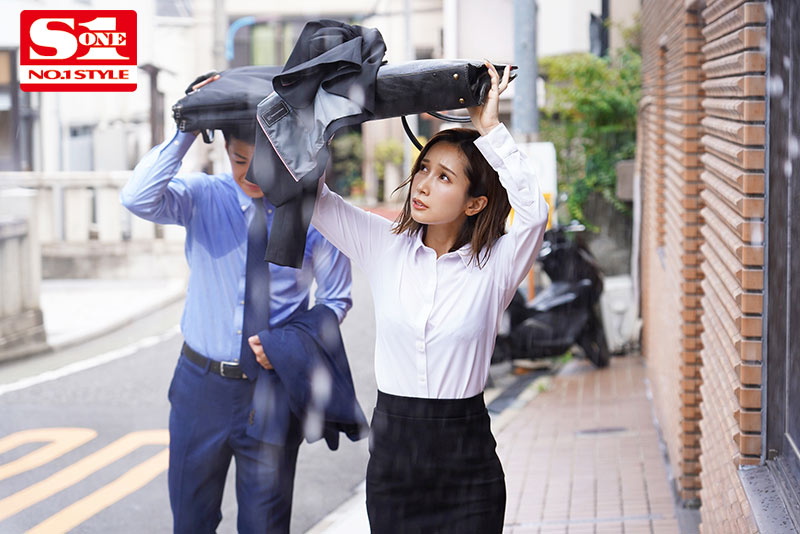 『人妻』 濡れ透けて露出した女上司のブラジャーにボクは我慢できず、全て...