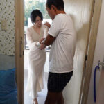 『人妻』 隣のゴミ部屋に住む無敵のモンスターおじさんに粘着乳首責めでだらしない敏感早漏体質にされた美人妻 聖ひばり 【FANZA】