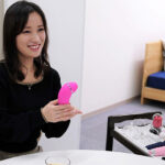 『人妻』 寝取らせ検証『夫婦で女性用アダルトグッズを試すはずが…』モニター調査で男性スタッフに責められイキ潮を吹かされた妻はその後、浮気してしまうのか？ 【FANZA】