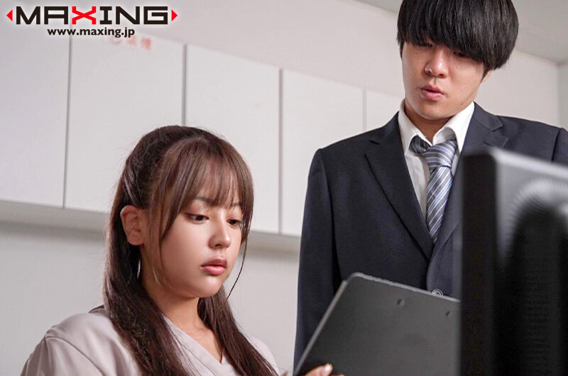 『人妻』 出張先で気の強い人妻女上司と二人きり…ダメな年下部下の僕とホ...