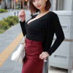 『人妻』 【神乳Hcup＆剛毛ちゃん】元RQダイナマイトボディ人妻 媚薬オイルで爆乳＆マン毛てっかてか軟乳弾ける脳汁ダダ漏れイキ狂い中出し不倫 【FANZA】