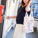 『人妻』 アパートの隣に引っ越してきたシングルマザーは、明るい雰囲気を出しながらもいつも寂しげ…2 新しく引っ越してきた隣人は美人なシングルマザーだった 【FANZA】