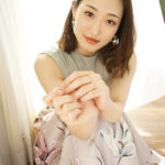 『人妻』 この美貌、この色気、1秒たりとも目が離せない―。 白花こう 31歳 AV DEBUT 【FANZA】