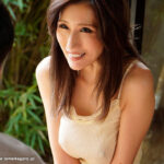 『人妻』 謹慎中で性欲を持て余した男を誘惑する爆乳妻 何回イっても果てない…真夏の絶倫汗ダク性交 JULIA 【FANZA】