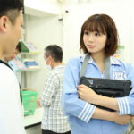 『人妻』 満たされない人妻の禁断不倫SEX同じコンビニで働く男子大学生と汗だくで交わり続けた熱い夏… 穂高結花 【FANZA】