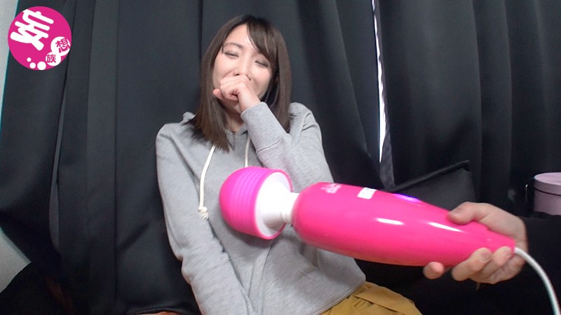 『人妻』 はにかみ屋なオタク奥さん 長時間愛撫と巨根突きで抑えていたむ...