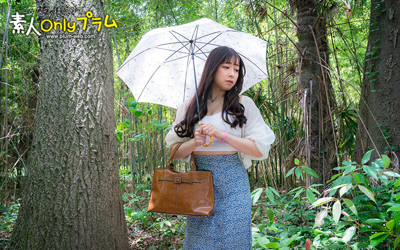 『人妻』 素人わけあり熟女生中出し みお43歳 河川敷のエロ本のような...