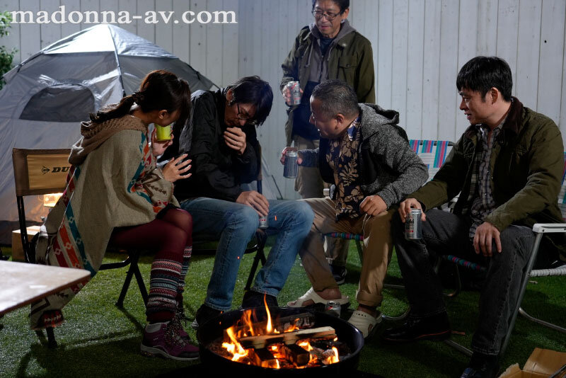 『人妻』 町内キャンプNTR テントの中で輪●された妻の衝撃的寝取られ...