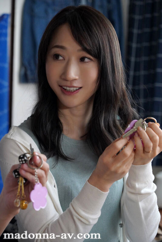 『人妻』 合鍵をもらった人妻が、男子学生が卒業するまで中出しされた一人...