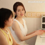 『人妻』 専属1周年記念、しなやかな肢体が魅せるソーププレイ初・解・禁！！ 身も心も相性抜群の2人-。‘想い’と‘唇’が重なる濃密接吻ソープ 藤かんな 【FANZA】