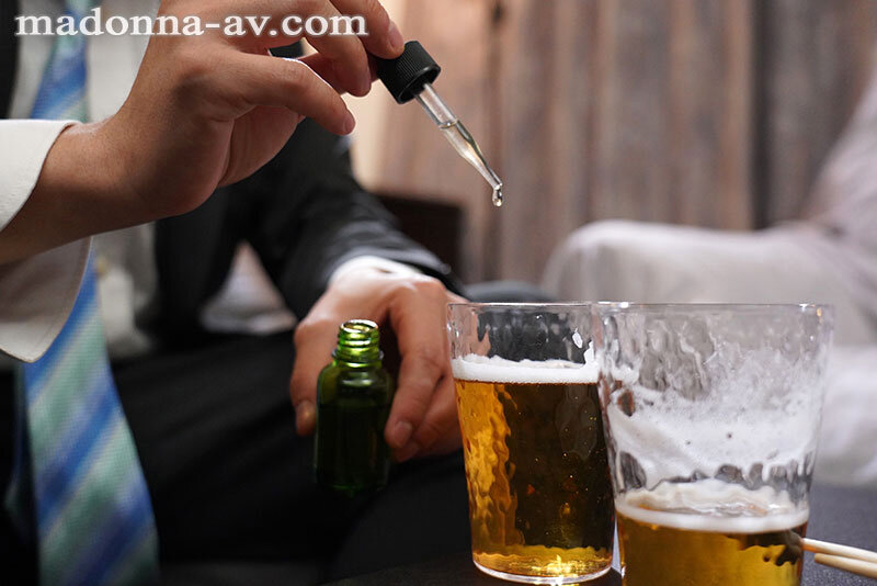 『人妻』 昔ツルんでいたセフレと偶然の再会… 部下の妻になっていたので...