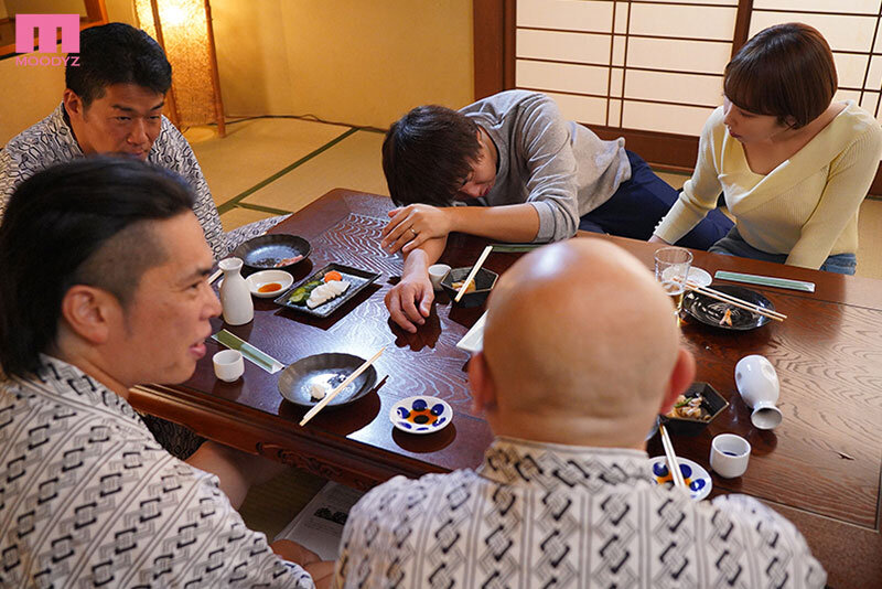 『人妻』 妊活温泉中出し乱交NTR 子供ができず悩んでいた妻が嫌がって...