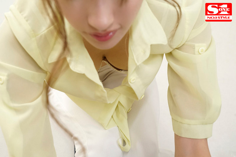 『人妻』 薄着のくびれ団地妻の淫らで尻軽なご近所付き合い 星宮一花 【...