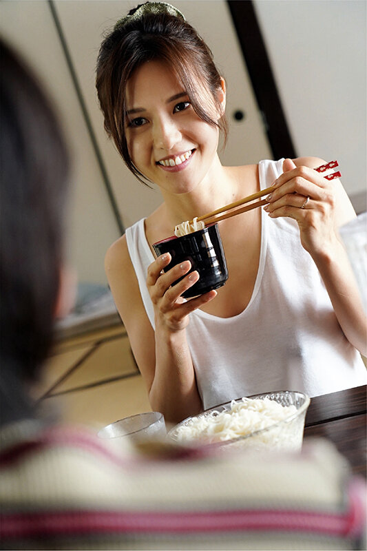 『人妻』 前略 幼馴染と私は結婚して夏の田舎で種付け中出し生活を過ごし...