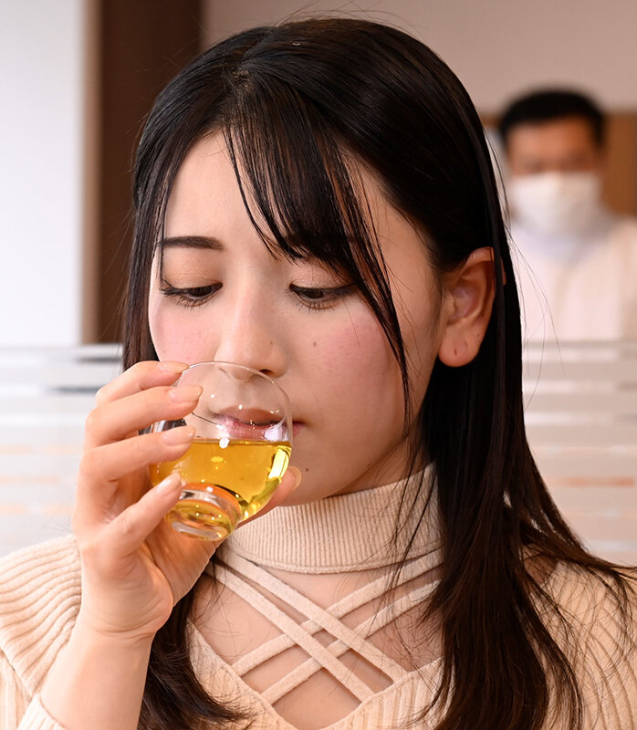 『人妻』 媚薬オイルマッサージにハマった若妻/ゆりさんの敏感すぎるカラ...