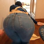 『人妻』 色白デカ尻の家事代行おばさんに即ハメ！デカチンの虜になった人妻が翌日勝手に押しかけてきたので満足するまで何度も中出ししてあげた 逢沢まりあ 【FANZA】