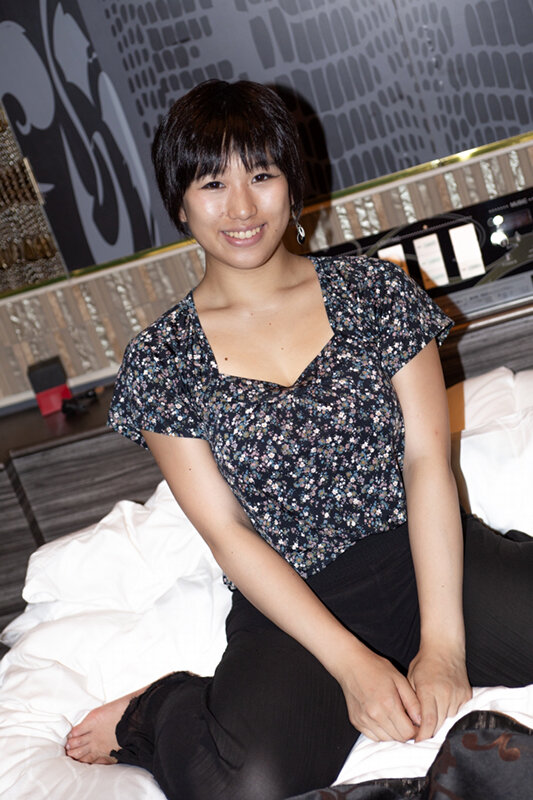 『人妻』 どこにでもいる普通のママさんをパコり隊 （2） 【FANZA...