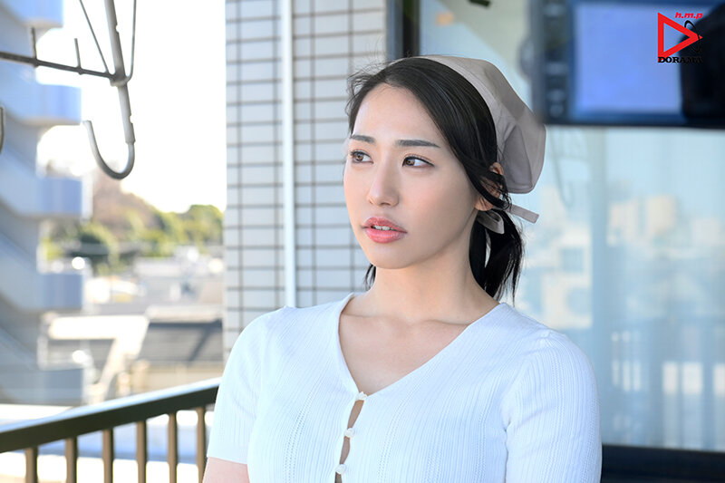 『人妻』 パート先で出会った男子学生の合鍵を預かって家事代行する代わり...