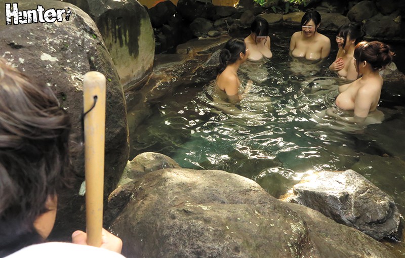 『人妻』 お湯に浮くほどデッカイおっぱいをのぞいていたら…！？無職のボ...