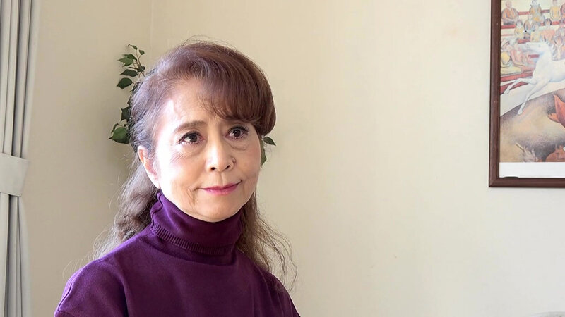 『人妻』 古希で初撮り 鈴木美代子 【FANZA】