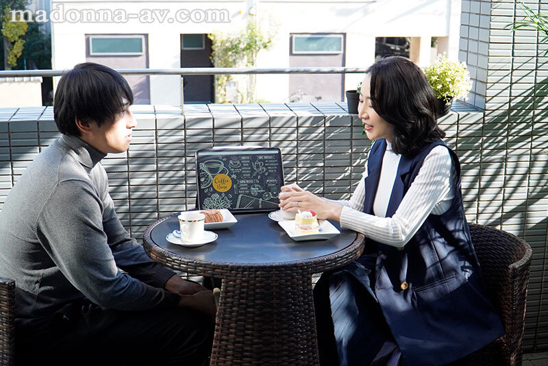 『人妻』 初めて出来たセフレを脱がしたら、衝撃の超敏感デカ乳首。 更に...