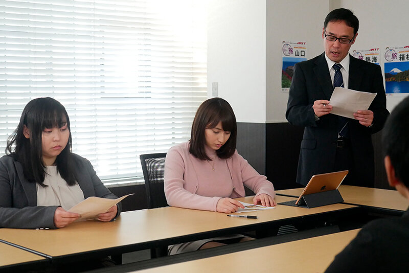 『人妻』 会社の同僚はノーハンドフェラでチ○ポをギンギンにして精子をご...