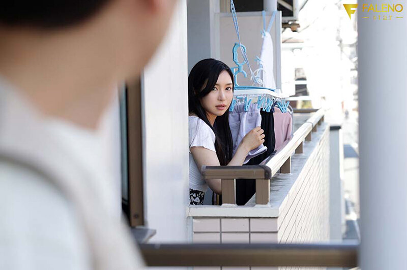 『人妻』 「私のせいでゴメンナサイ…」無意識誘惑でフル勃起するボクに責...