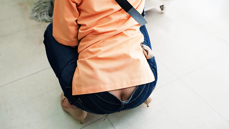 『人妻』 29歳人妻です。パート先のコンビニでお尻好きの大〇生に想われ...