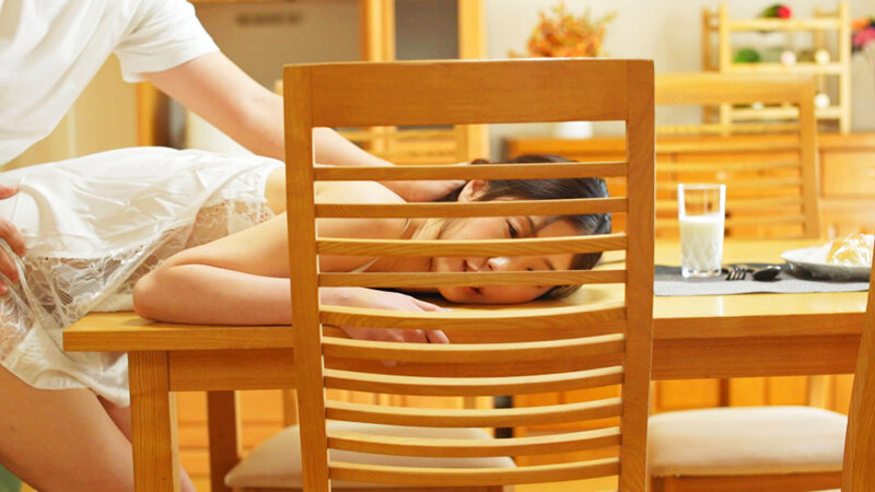 『人妻』 むしゃぶりママ 小松杏 【FANZA】