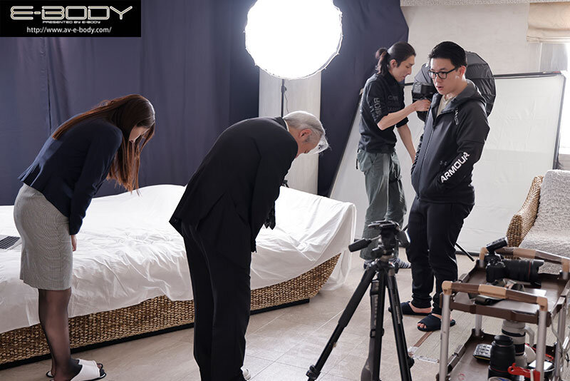 『人妻』 ヌードモデル代行NTR スタイル抜群の若妻は撮影の度に羞恥心...