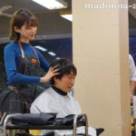 『人妻』 「アナタだけの特別サービスですよ…？」 人妻美容師の誘惑 夫婦経営のヘアサロンで担当・すみれさんに中出しをせがまれ痴女られた僕。 黒川すみれ 【FANZA】