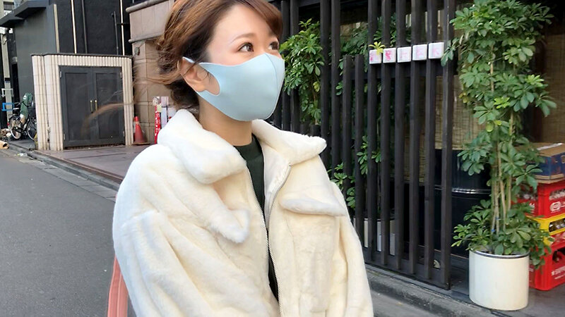 『人妻』 憧れの東京生活を送る不器用な元アイドル、OL、派遣社員の3人...