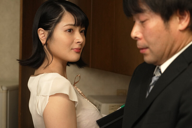 『人妻』 社長秘書の美人妻はいいなりM女で性欲処理係もやっています 湊...