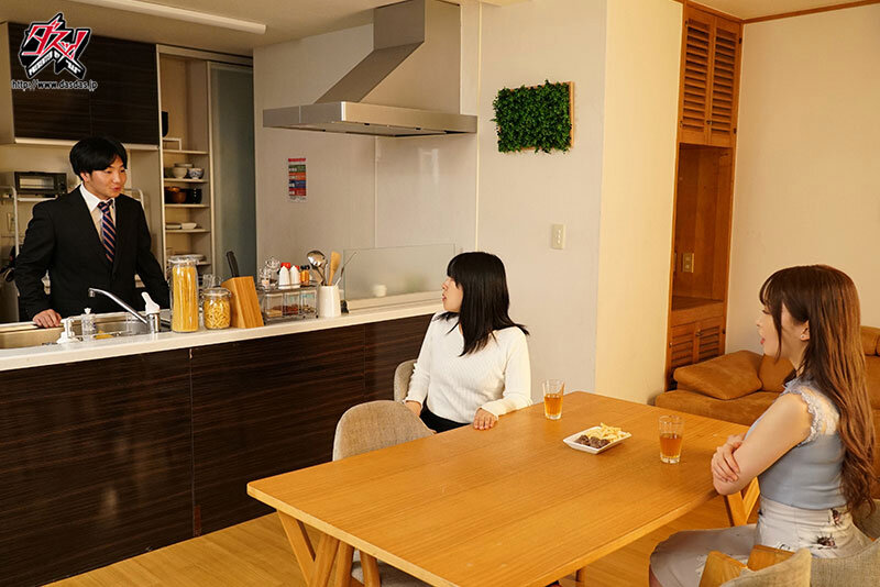 『人妻』 互いに素性を知った美魔女ママ友と箱ヘルで出逢い、裏引き不倫。...