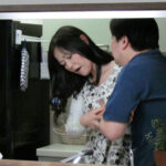 『人妻』 「こんなおばさんのカラダで勃起しちゃうの？」母は拒みつつも濡れていたので…4時間 【FANZA】