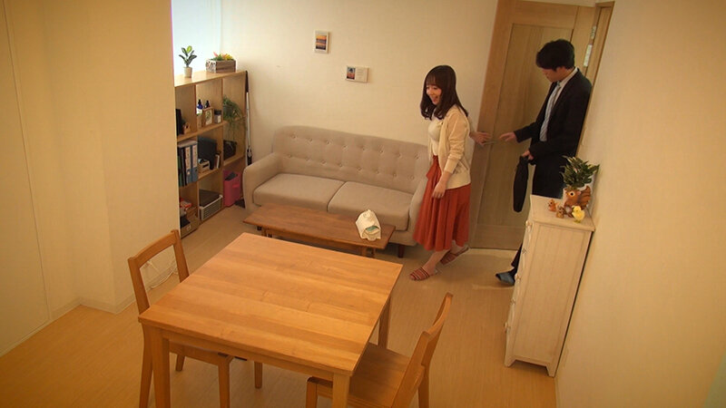 『人妻』 ニンゲン観察 真っ昼間から夫のお抱え税理士とお茶の間不倫SE...