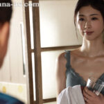 『人妻』 汗ほとばしる人妻の圧倒的な腰振りで、僕は一度も腰を動かさずに中出ししてしまった。 小松杏 【FANZA】